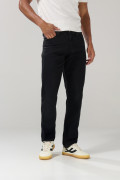 Jean negro slim ajustado con bolsillos y tiro bajo