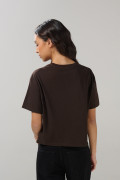 Camiseta crop top café oscura con arte de Burger King