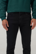 Jean ajustado skinny negro con bolsillos y tiro bajo