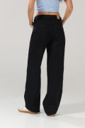 Jean 90´S con bota recta negro, bolsillos y tiro alto