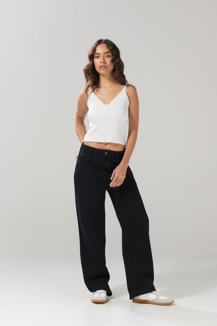 Jean 90’S negro con tiro alto, 5 bolsillos y bota recta