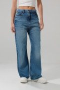 Jean azul medio baggy con bota ancha y 5 bolsillos