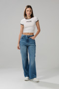 Jean azul medio baggy con bota ancha y 5 bolsillos