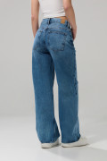 Jean azul medio baggy con bota ancha y 5 bolsillos