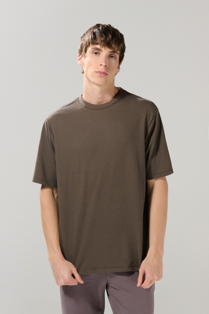 Camiseta oversize unicolor con texturas y cuello redondo