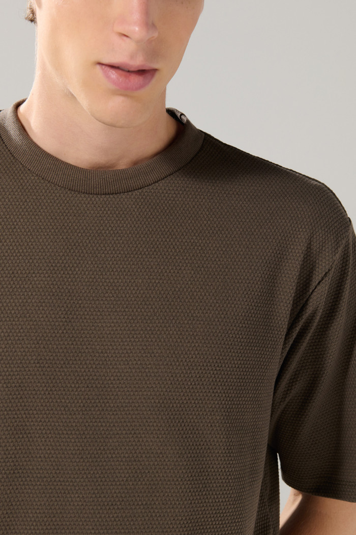 Camiseta oversize unicolor con texturas y cuello redondo