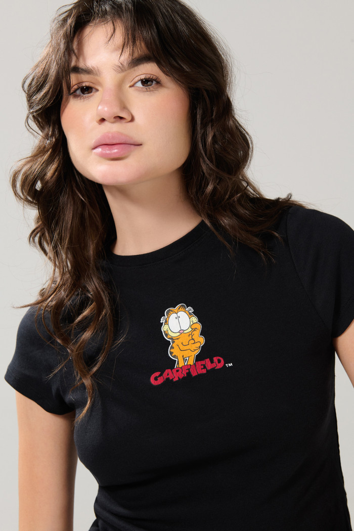 Camiseta acanalada negra de Garfield con manga corta
