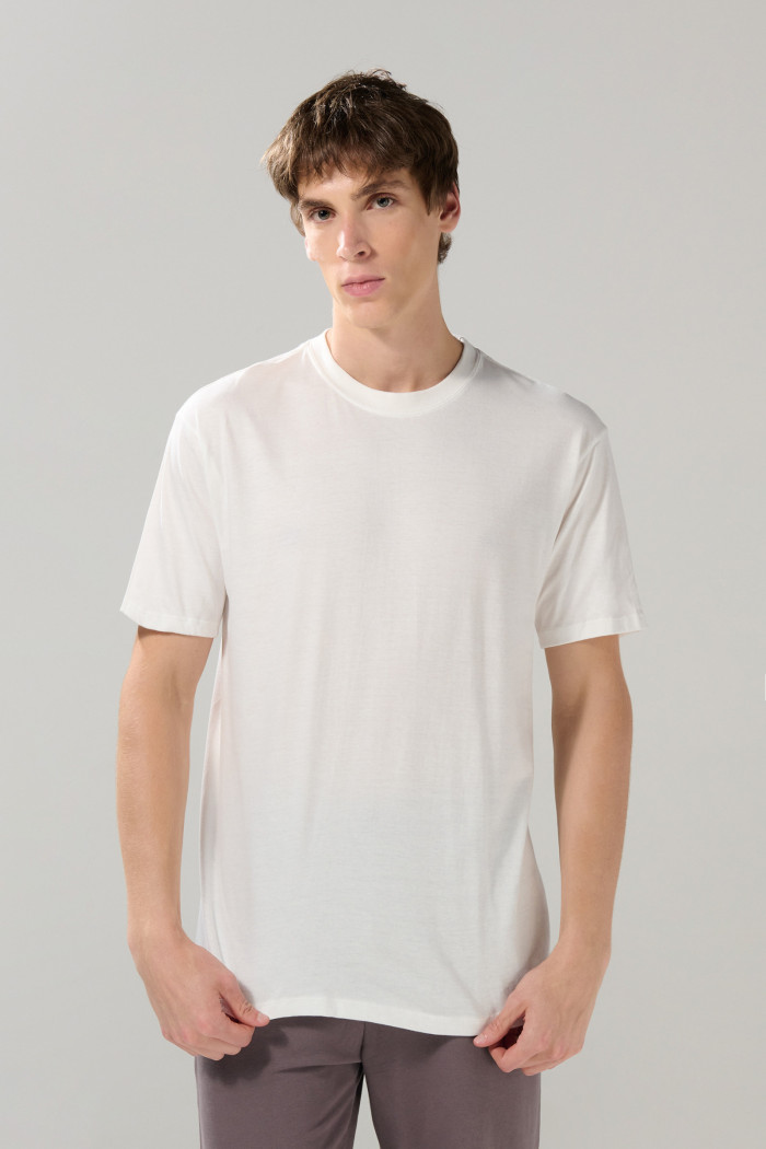 Camiseta unicolor manga corta con hombro rodado en algodón
