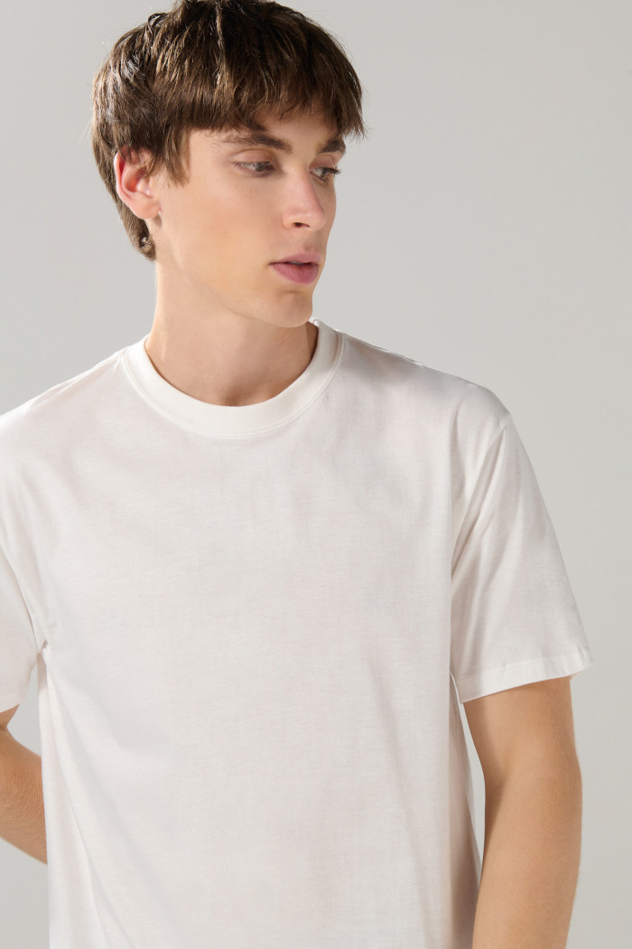 Camiseta unicolor manga corta con hombro rodado en algodón
