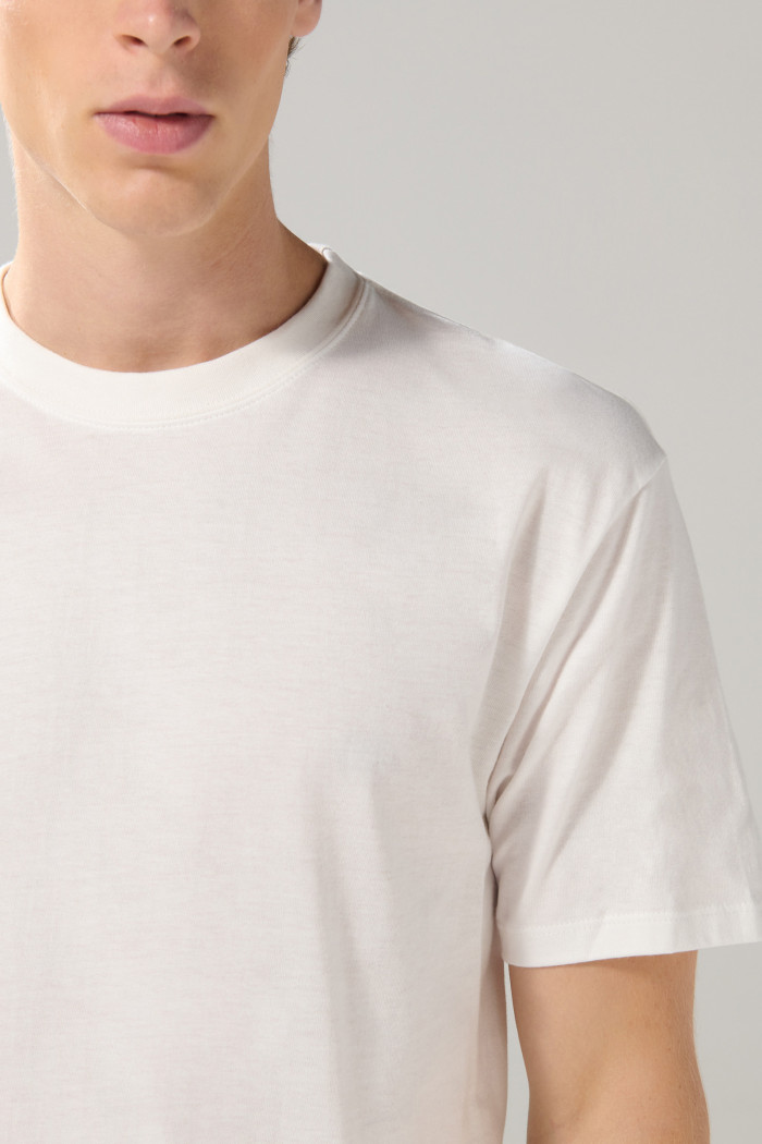 Camiseta unicolor manga corta con hombro rodado en algodón
