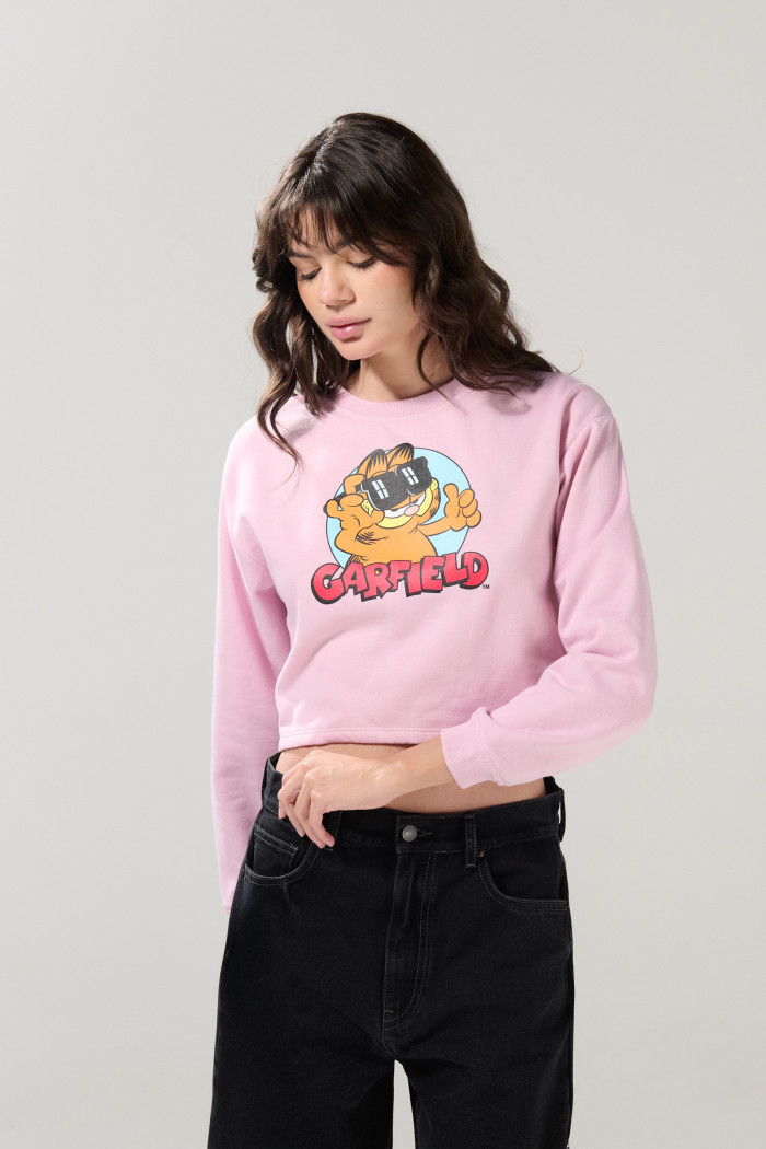 Buzo rosado claro cuello redondo con arte de Garfield