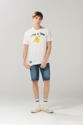 Camiseta crema clara cuello redondo con arte de Pluto