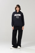 Buzo azul intenso oversize college con capota y bolsillo