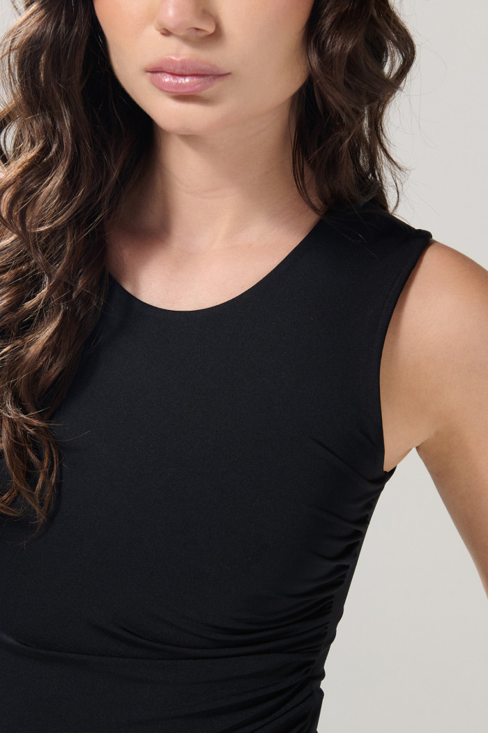 Body manga sisa negro con cuello redondo