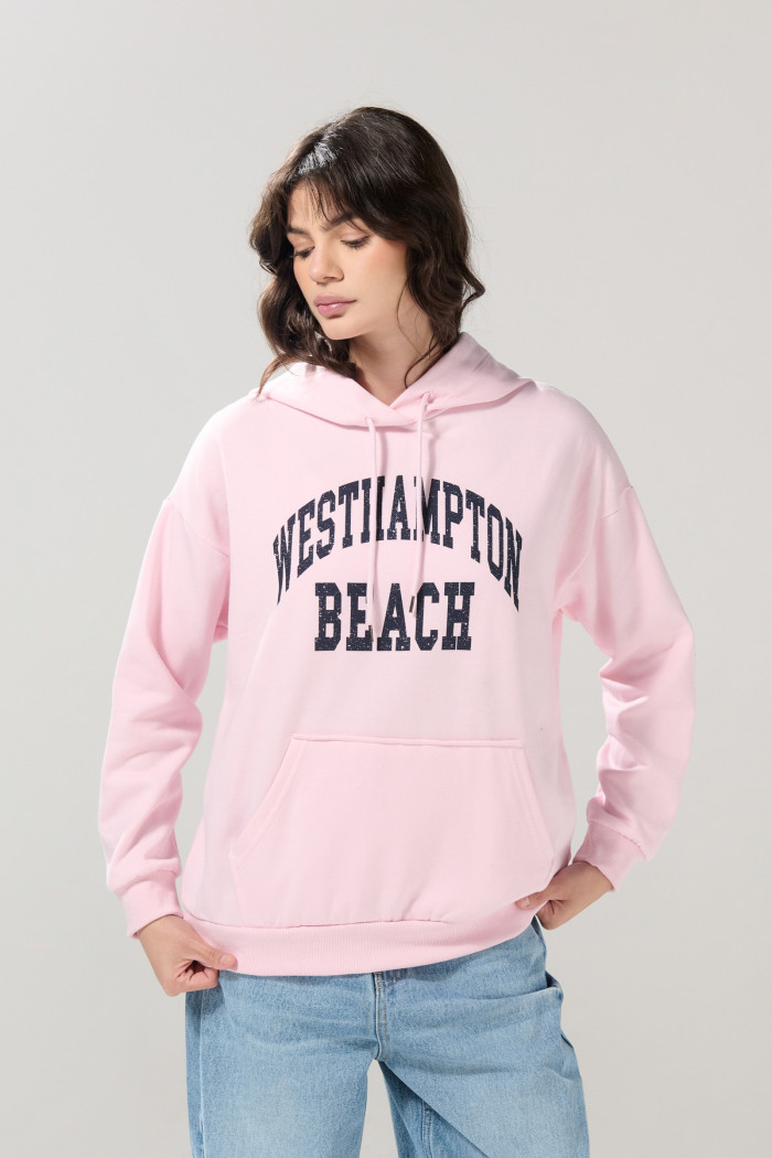 Buzo rosado oversize con arte college y capota