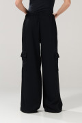 Pantalón palazzo negro cargo con bolsillos utilitarios