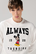 Buzo cuello redondo crema claro con arte de Mickey