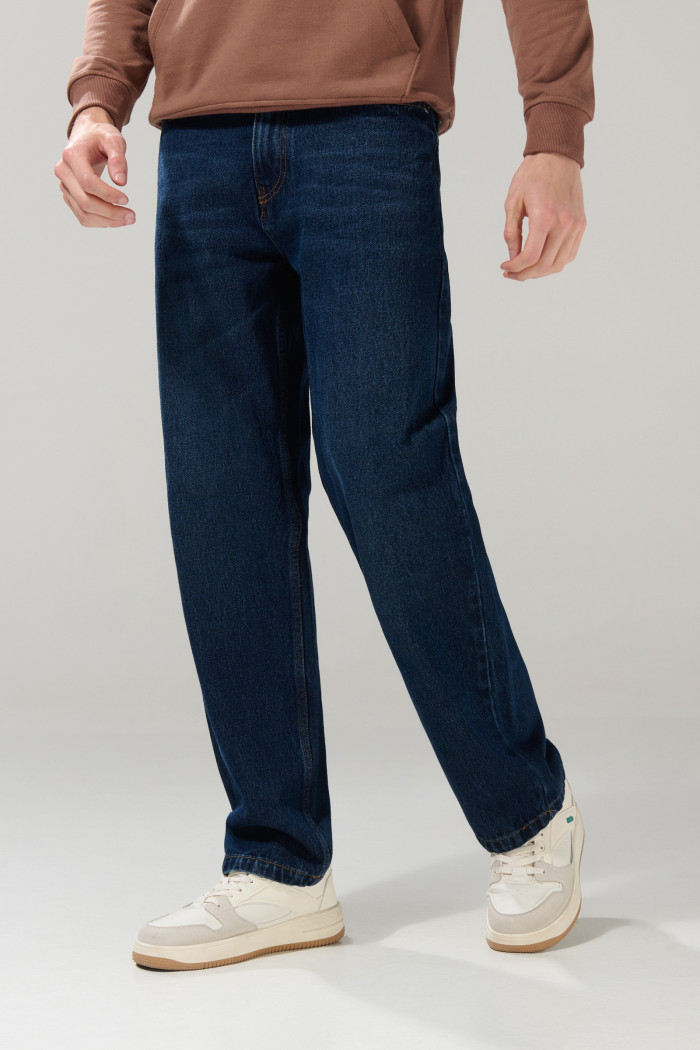 Jean baggy tiro medio azul oscuro con bota ancha y bolsillos
