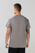 Camiseta hombro rodado unicolor con cuello redondo