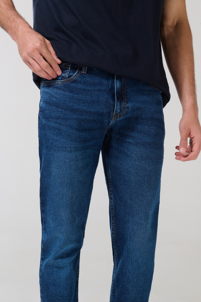 Jean tiro bajo azul oscuro slim con ajuste ceñido