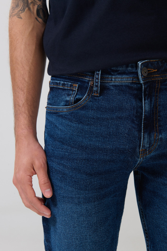 Jean tiro bajo azul oscuro slim con ajuste ceñido