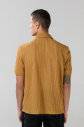 Camisa cuello resort unicolor con texturas y manga corta