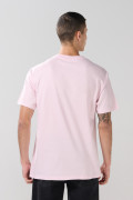 Camiseta rosada cuello redondo con diseño college