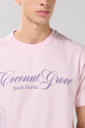 Camiseta rosada cuello redondo con diseño college