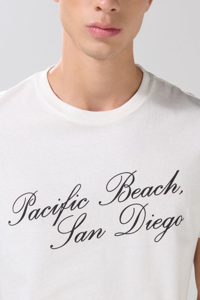 Camiseta college cuello redondo crema clara en algodón