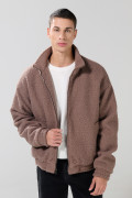 Chaqueta cazadora café clara con cuello alto