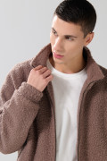Chaqueta cazadora café clara con cuello alto