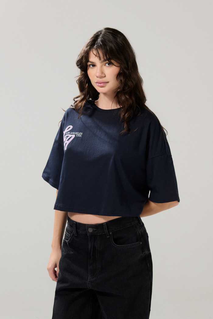 Camiseta azul intensa college crop top oversize