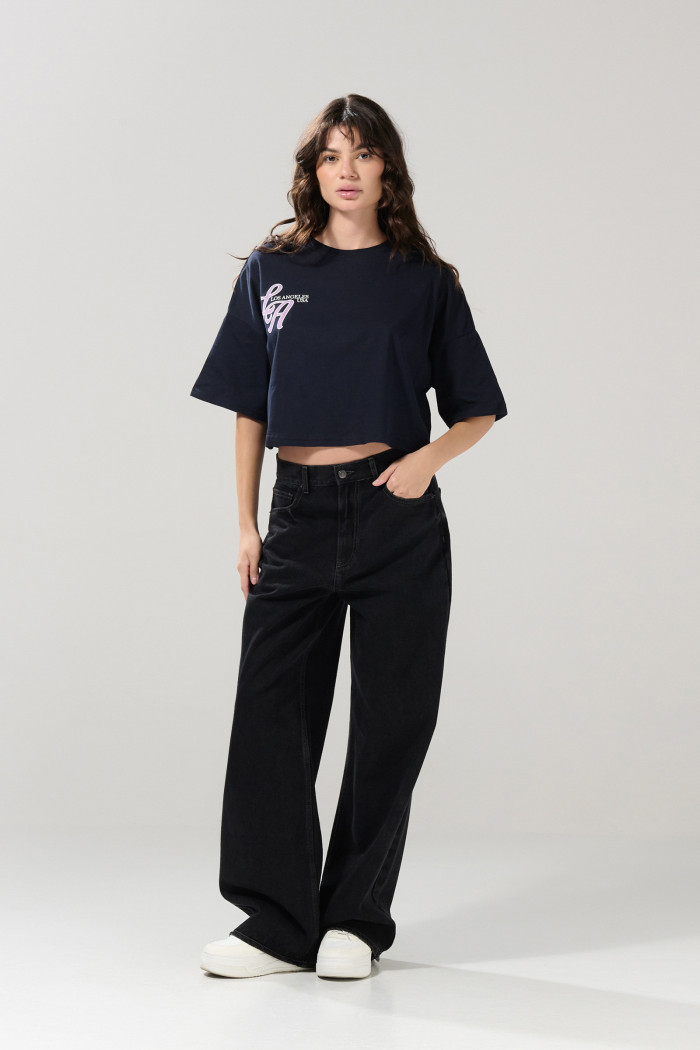 Camiseta azul intensa college crop top oversize