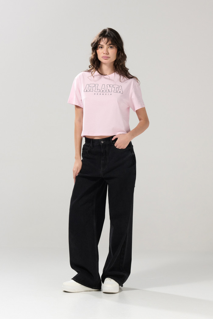 Camiseta crop top unicolor en algodón con diseño college