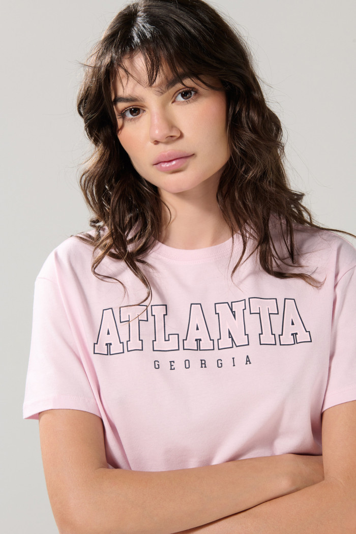 Camiseta crop top unicolor en algodón con diseño college