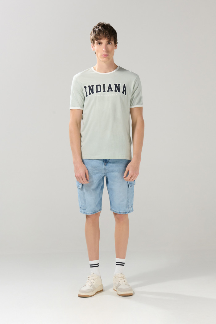 Camiseta college cuello redondo con contrastes unicolor