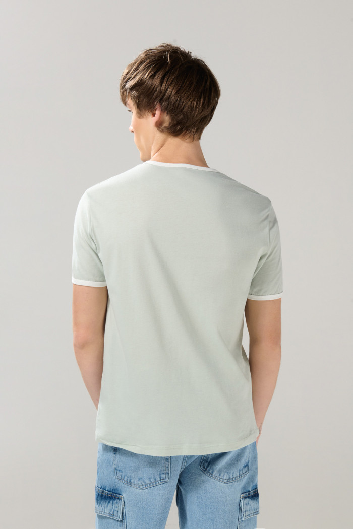 Camiseta college cuello redondo con contrastes unicolor