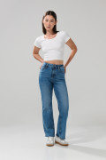 Jean tiro alto straight leg azul medio con bota recta
