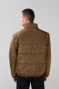 Chaqueta kaki intensa acolchada con cuello alto y cremallera