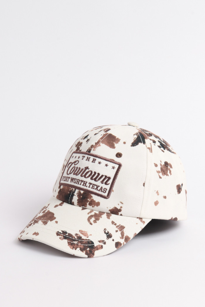 Cachucha beisbolera crema con diseño animal print