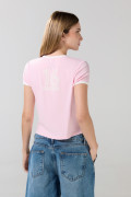 Camiseta rosada clara manga corta college con contrastes