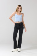 Jean bota recta gris intenso straight leg con tiro alto