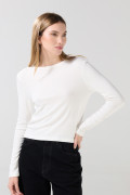 Camiseta en rib ceñida unicolor con manga larga