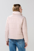 Chaqueta unicolor cuello alto acolchada con broches