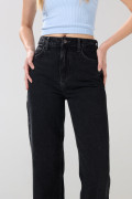 Jean gris intenso 90´S con tiro alto, bolsillos y bota recta