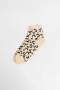 Medias cortas kakis claras con estampados animal print