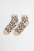 Medias cortas kakis oscuras con diseños animal print
