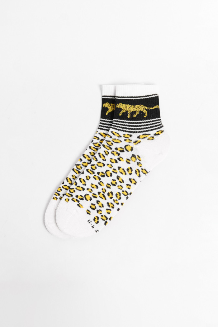 Medias cortas unicolores con diseños animal print