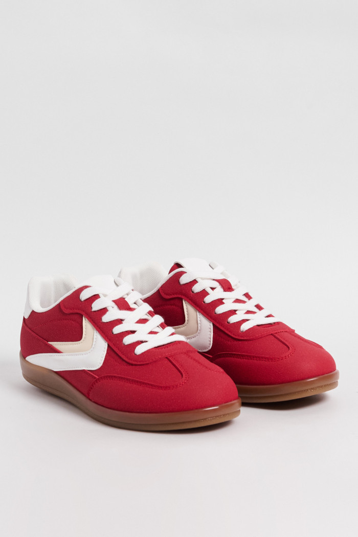 Tenis casuales unicolores con suelas planas en caucho