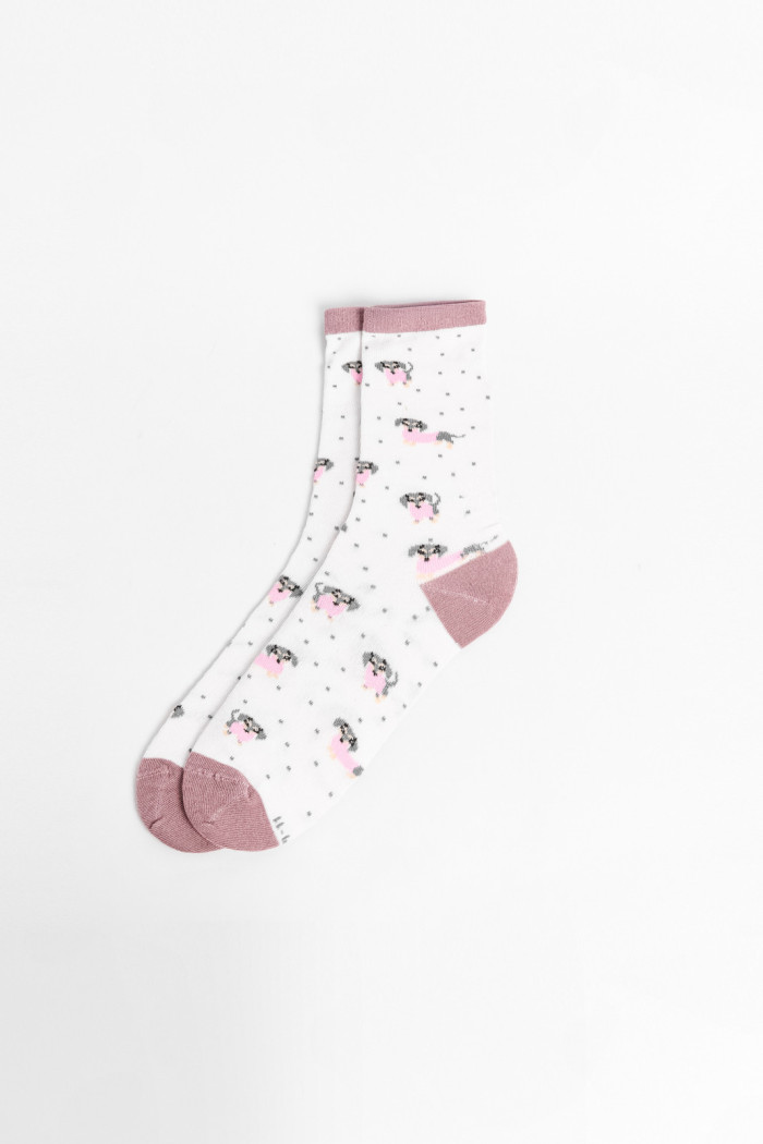 Medias largas crema con diseño de perros.